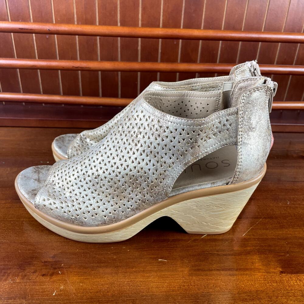Soul Naturalizer Fayth Wedge Sandal Light Gold Faux Leather 9 New - Picture 3 of 7